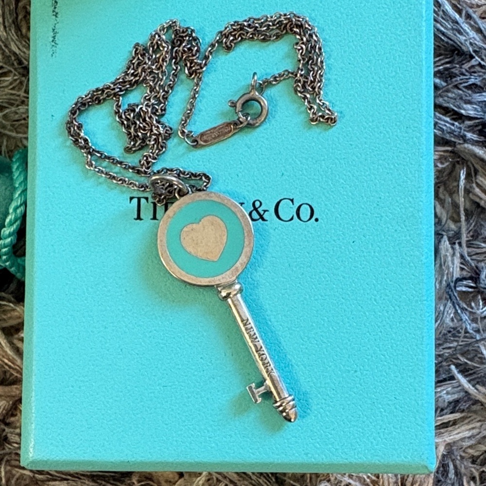 Tiffany & Co. Silver Key Pendant Necklace Pouch Box Bag - Picture 2 of 5